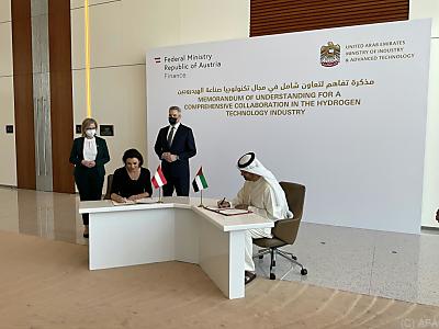 Energieministerin Gewessler, Rohstoffministerin Köstinger, BK Nehammer und Sultan Bin Ahmad Sultan Al Jaber - Abu Dhabi, APA