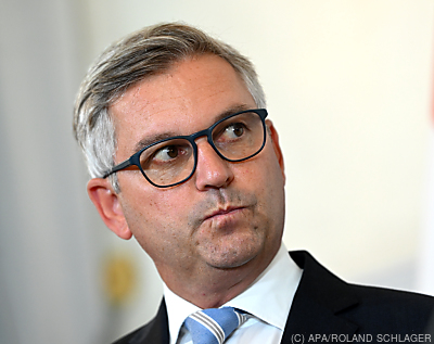 Der Finanzminister steht auf der Bremse
 - Wien, APA/ROLAND SCHLAGER