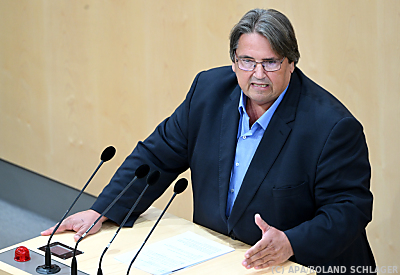 Bau-Gewerkschafter Josef Muchitsch begrüßt die Maßnahme - Wien, APA/ROLAND SCHLAGER