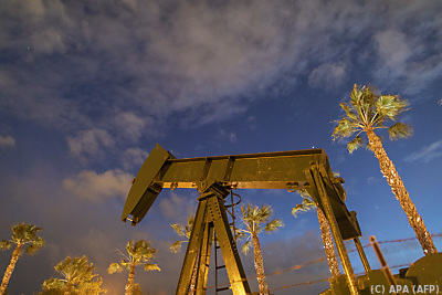DIe IEA rechnet mit einem Überschuss von rund einer Million Barrel Öl - Signal Hill, APA (AFP)