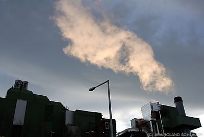 CO2-Emission sind noch immer zu hoch - Wien, APA/ROLAND SCHLAGER