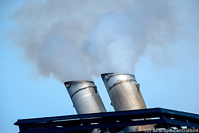 Schifffahrt und Flugverkehr werden in CO2-Emissionshandel einbezogen - Rostock, APA/dpa-Zentralbild