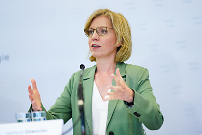 Energieministerin Leonore Gewessler sieht viele Herausforderungen
 - Wien, APA/EVA MANHART