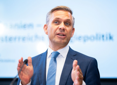 Wirtschaftsminister fordert "faire Übergangsphase" für Industrie
 - Wien, APA/GEORG HOCHMUTH