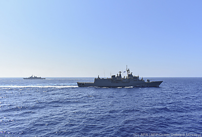 Wegen dem Erdgasstreit kreuzen sogar Kriegsschiffe im Mittelmeer
 - At sea, APA (AFP/Greek Defence Ministry)