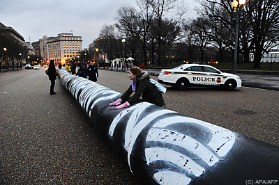 Umweltschützer liefen seit Jahren Sturm gegen das Pipeline-Projekt
 - Washington, APA/AFP