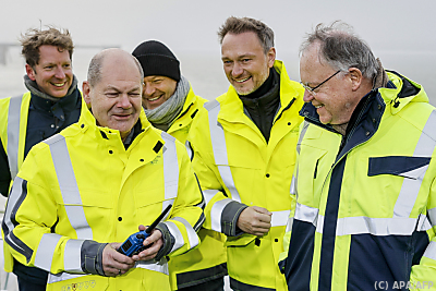 Scholz im Kreise seiner Minister
 - Wilhelmshaven, APA/AFP