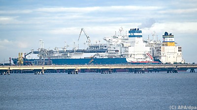 Die "Maria Energy" liegt am schwimmenden Terminal
 - Wilhelmshaven, APA/dpa