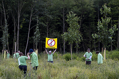 Umwelt-Aktivisten protestieren gegen die Erdgasbohrung am Ammersee
 - Reichling, APA/dpa