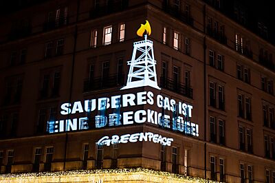 Protest-Projektion auf dem Adlon
 - Berlin, APA/dpa