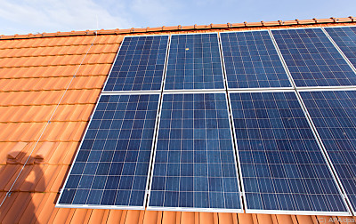 Photovoltaik-Anlage auf Dach - Haren, APA/dpa