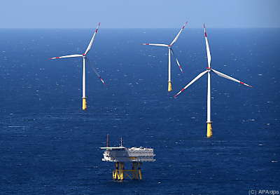 Umspannwerk und Windräder in der Nordsee
 - Nordsee, APA/dpa