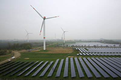 Die Stromerzeugung aus erneuerbarer Energie stieg auf fast 60 Prozent
 - Büttel, APA/dpa