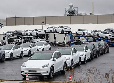 Deutlich weniger Neuzulassungen bei Tesla
 - Grünheide, APA/dpa