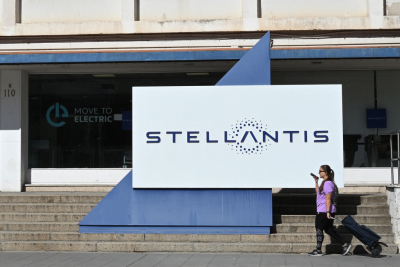 Stellantis iki haftalık üretim molası duyurdu - Madrid, APA/AFP