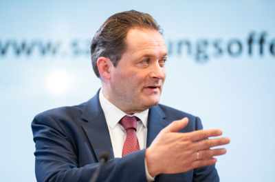 Totschnig will Pfandsystem für Lithium-Ionen-Batterien
– Wien, APA/GEORG HOCHMUTH Totschnig will Pfandsystem für Lithium-Ionen-Batterien
- Wien, APA/GEORG HOCHMUTH