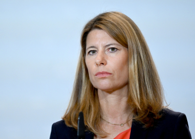 Branchenvertreterin Barbara Schmidt will Elektrifizierung vorantreiben
– Wien, APA/ROLAND SCHLAGER Branchenvertreterin Barbara Schmidt will Elektrifizierung vorantreiben
- Wien, APA/ROLAND SCHLAGER