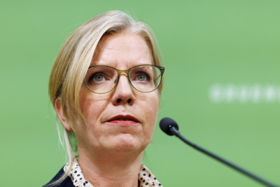 Gewessler nannte geplantes Strommarktgesetz eine „Mogelpackung“
– Wien, APA/TOBIAS STEINMAURER Gewessler nannte geplantes Strommarktgesetz eine "Mogelpackung"
- Wien, APA/TOBIAS STEINMAURER