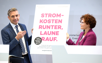 Botschafter der guten Laune: Hattmannsdorfer und Zehetner
– Wien, APA/HARALD SCHNEIDER Botschafter der guten Laune: Hattmannsdorfer und Zehetner
- Wien, APA/HARALD SCHNEIDER